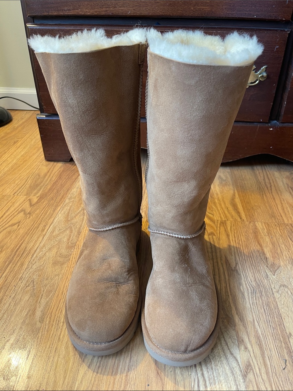 UGG Tall Bow Back Design Fur Lined Suede Boots in Chestnut